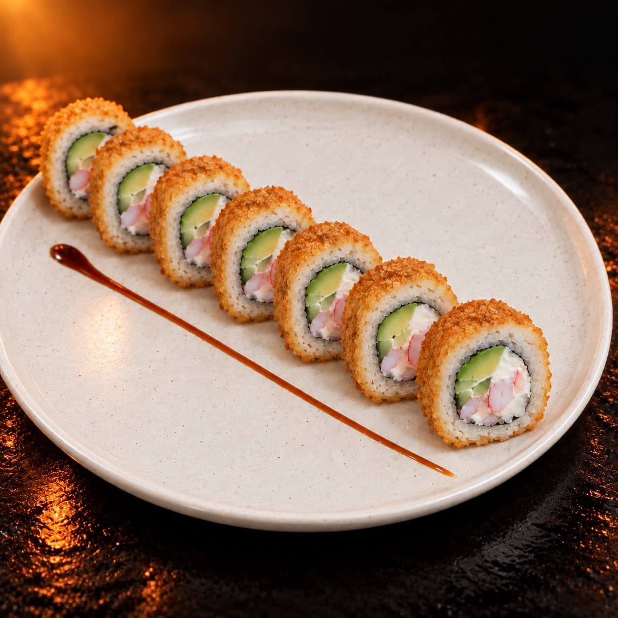 Especial empanizado: Camarón, surimi, queso Philadelphia, aguacate y pepino.